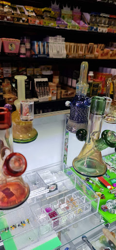 Tobacco Shop «Wizard Hat Smoke Shop», reviews and photos, 2406 W Parmer Ln #96, Austin, TX 78727, USA