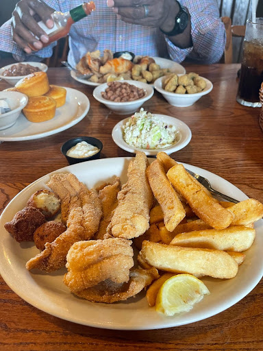 American Restaurant «Cracker Barrel Old Country Store», reviews and photos, 4700 Portsmouth Blvd, Chesapeake, VA 23321, USA