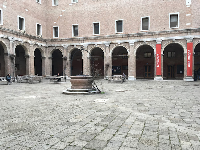 Recensioni di Università Iuav di Venezia main gate "Carlo Scarpa" a Venezia - Università