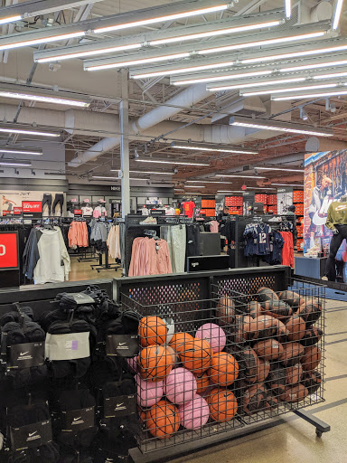 Sporting Goods Store «Nike Factory Store», reviews and photos, 1 Outlet Blvd #600, Wrentham, MA 02093, USA