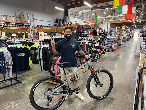 Sporting Goods Store «Sports Basement San Ramon», reviews and photos, 1041 Market Pl, San Ramon, CA 94583, USA