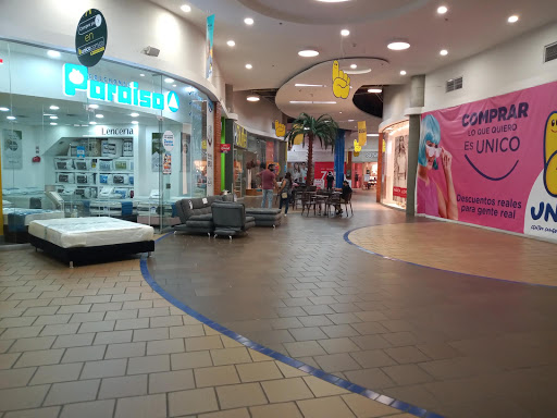 Centro comercial unico outlet entrada 2