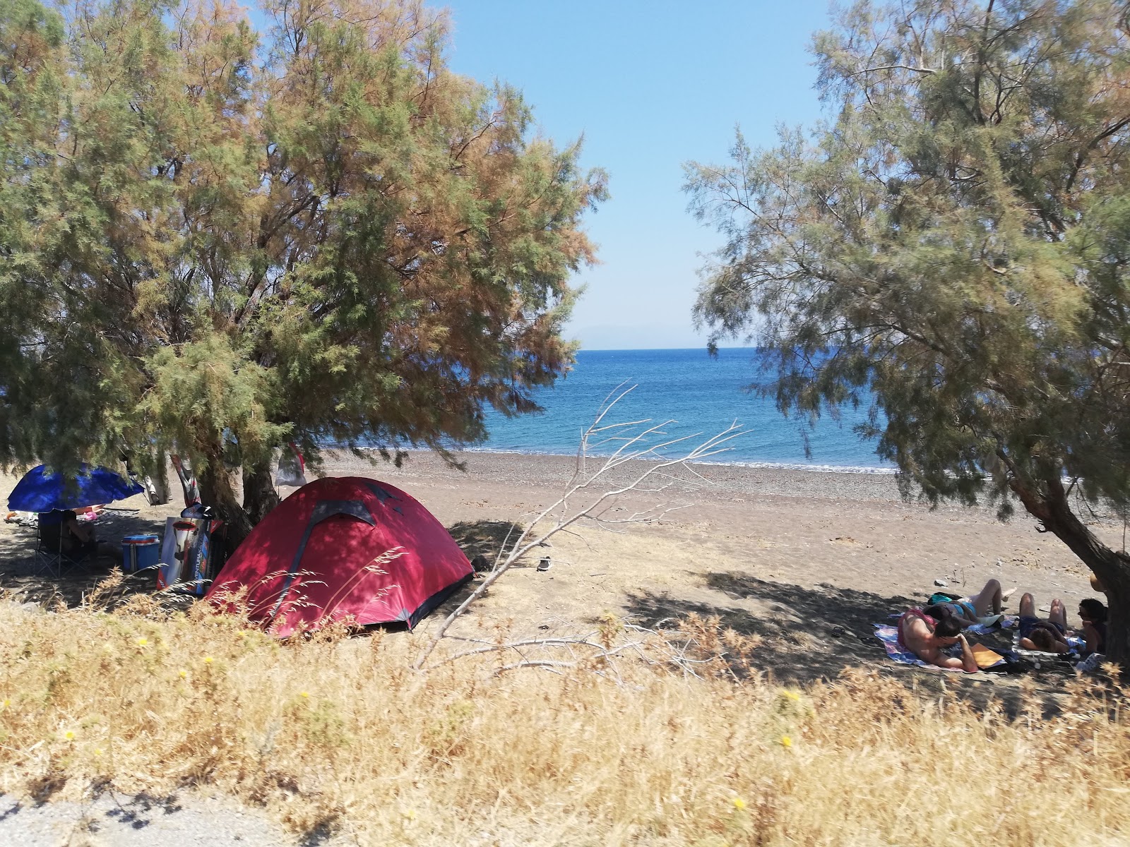 Foto de Katsouny beach localizado em área natural