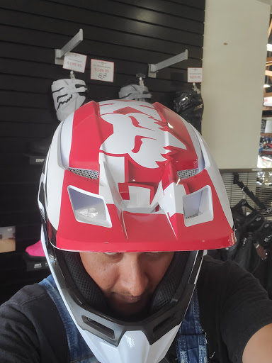 Motorcycle Dealer «Moto United - Beach Cities - Suzuki Polaris Yamaha», reviews and photos, 10401 Alondra Blvd, Bellflower, CA 90706, USA