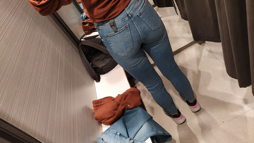 Stores to buy women's jeans dungarees Warsaw