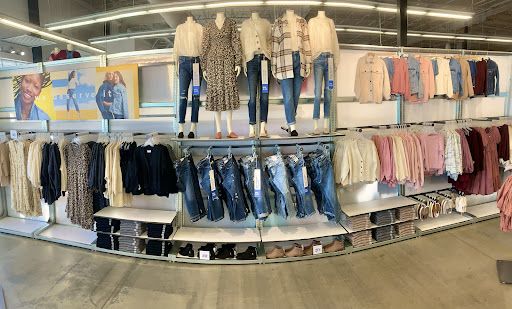 Clothing Store «Old Navy», reviews and photos, 90 Pleasant Valley St, Methuen, MA 01844, USA
