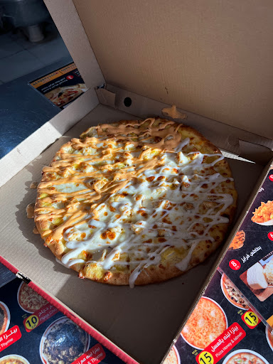 بيتزا الذهبية الساخنة 