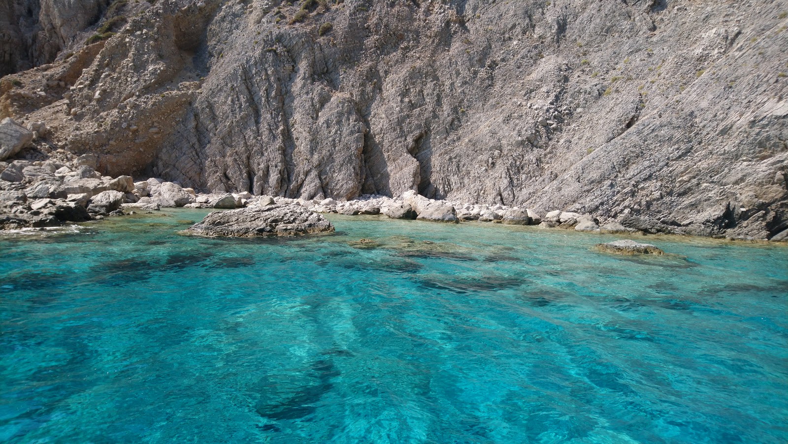 Maereia Beach'in fotoğrafı çok temiz temizlik seviyesi ile