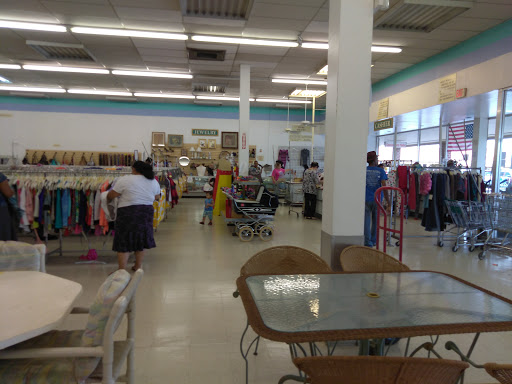 Shopping Mall «Freedom Village Shopping Center», reviews and photos, 1039 Alleghany St, Charlotte, NC 28208, USA