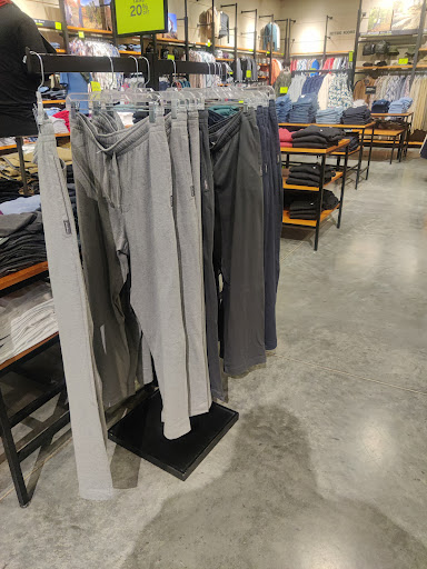 Clothing Store «Eddie Bauer», reviews and photos, 10323 Pacific St, Omaha, NE 68114, USA