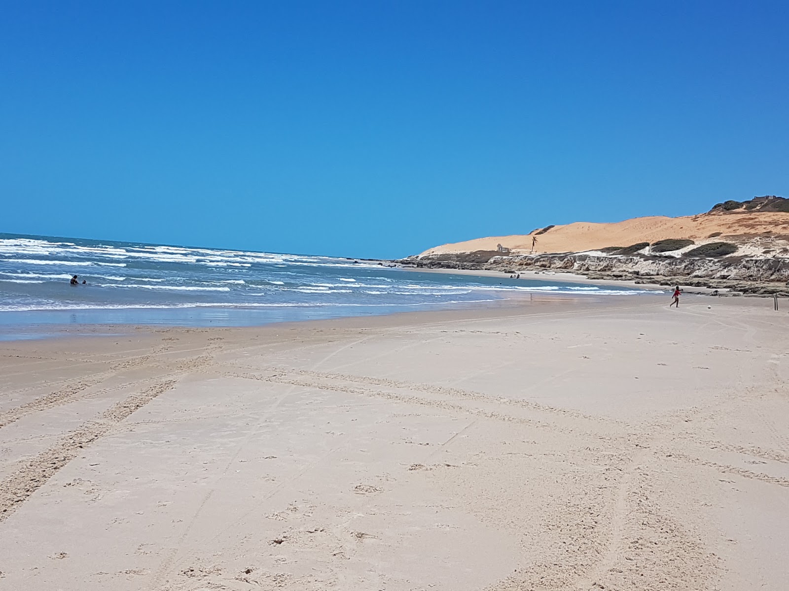 Fotografie cu Plaja Barra da Sucatinga zonele de facilități
