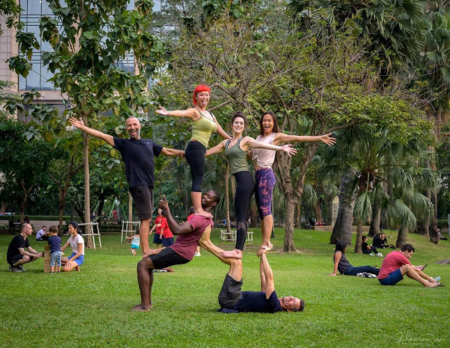 Grass and Sand AcroYoga - Freienbach