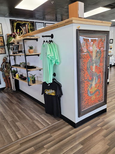 Explore traditional knee tattoo ideas, creative tattoo ideas in Mount Clemens, available at Hand & Heart Tattoo