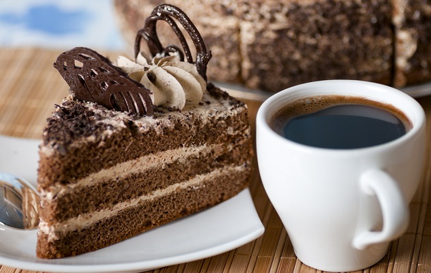 Milloss café de especialidad y pastel