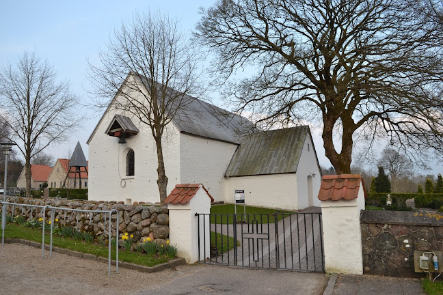 Anmeldelser af Bryrup Kirke i Birkerød - Kirke