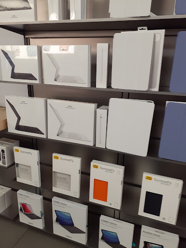 Computer Store «Apple Partridge Creek», reviews and photos, 17360 Hall Rd, Charter Twp of Clinton, MI 48038, USA