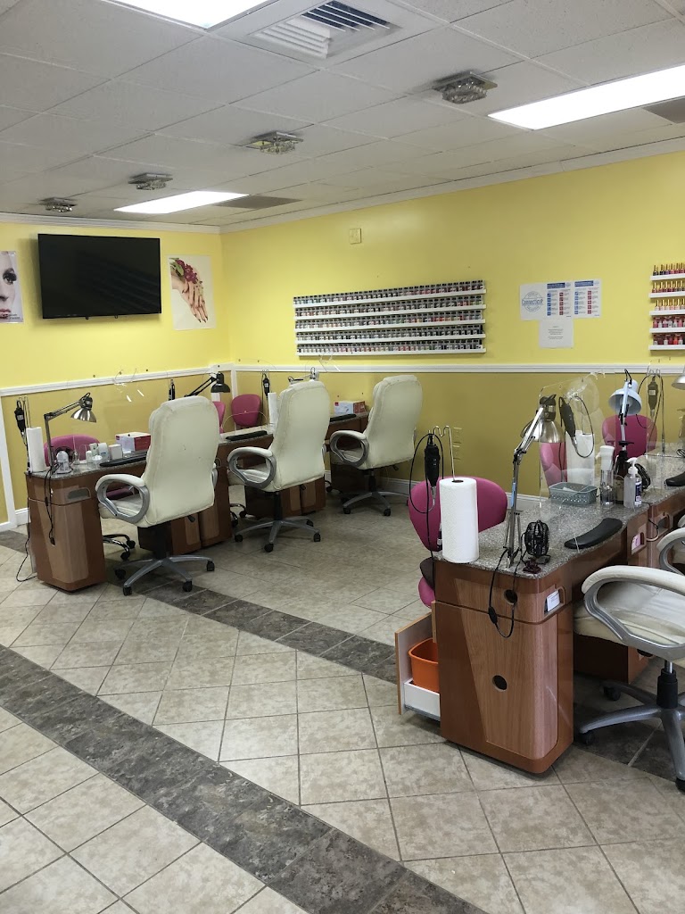Julie Nails & Spa 06051