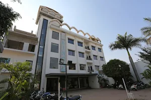 OYO Hotel King's Fort image