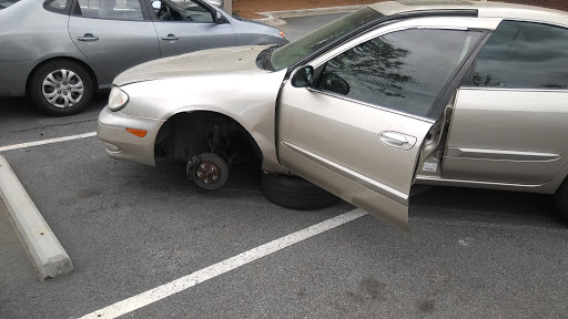 Tire Shop «Discount Tire Store - Woodstock, GA», reviews and photos, 160 Woodstock Square Ave, Woodstock, GA 30189, USA