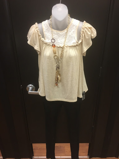 Used Clothing Store «Clothes Mentor», reviews and photos, 306 Oyster Point Rd, Newport News, VA 23602, USA