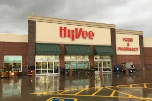 Hy-Vee Grocery Store image