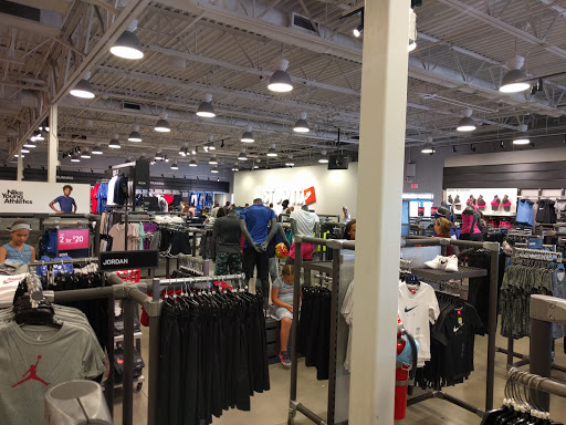 Sporting Goods Store «Nike Factory Store», reviews and photos, 5195 Factory Shops Blvd, Ellenton, FL 34222, USA