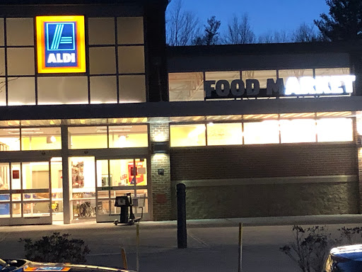 ALDI, 11 Dowling Village Boulevard, North Smithfield, RI 02896, USA, 