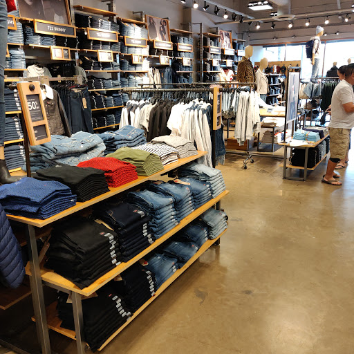 Clothing Store «Levi’s® Outlet Store at Allen Premium Outlets», reviews and photos, 820 W Stacy Rd, Allen, TX 75013, USA