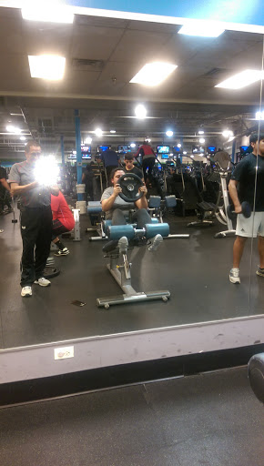 Gym «Zip Fitness Waukegan-Gurnee», reviews and photos, 730 N Green Bay Rd, Waukegan, IL 60085, USA
