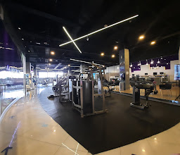 Celebrity Fitness Paris Van Java photo
