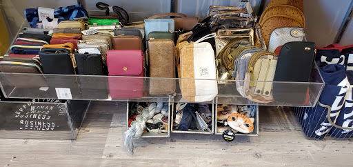 Jewelry Store «Knock Knock Boutique», reviews and photos, 110 W Chocolate Ave, Hershey, PA 17033, USA