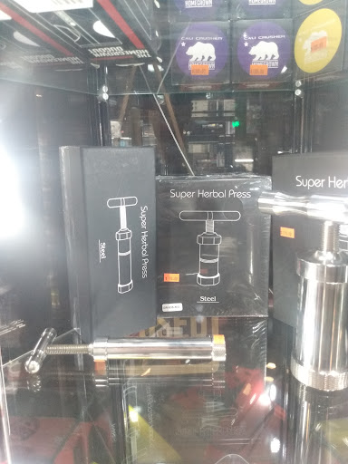 Tobacco Shop «The Cave», reviews and photos, 602 E Broadway, Alton, IL 62002, USA