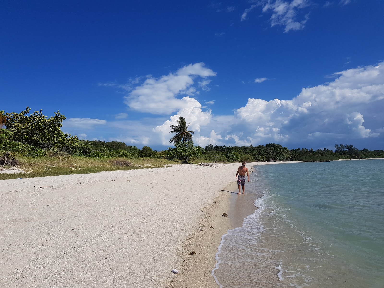 Photo of Ko Mat Sum beach amenities area