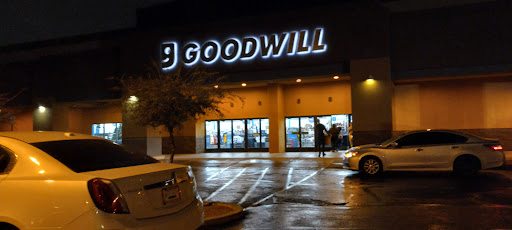 Thrift Store «Priest & Elliot Goodwill Retail & Donation Center», reviews and photos, 7850 S Priest Dr, Tempe, AZ 85284, USA