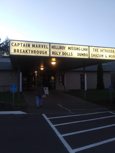 Movie Theater «Northern Lights Theatre Pub», reviews and photos, 3893 Commercial St SE, Salem, OR 97302, USA