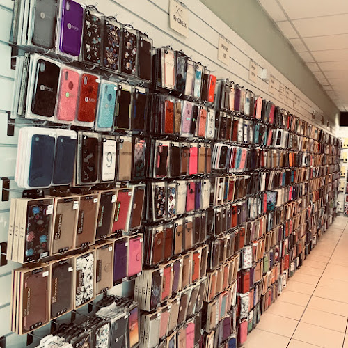 Reviews of FONE HUB Yate Shopping Center next to superdrug in Bristol - Cell phone store