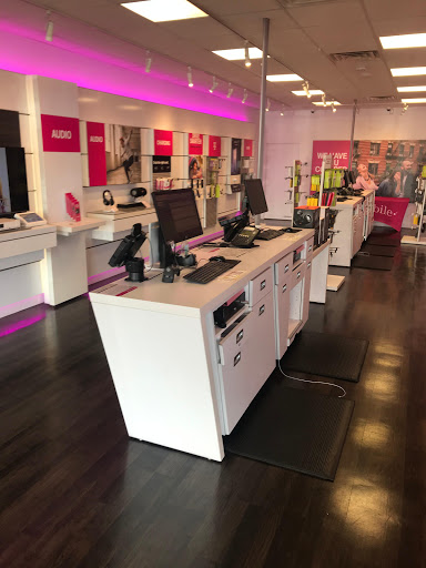 Cell Phone Store «T-Mobile», reviews and photos, 3018 Donnell Dr #4, Forestville, MD 20747, USA