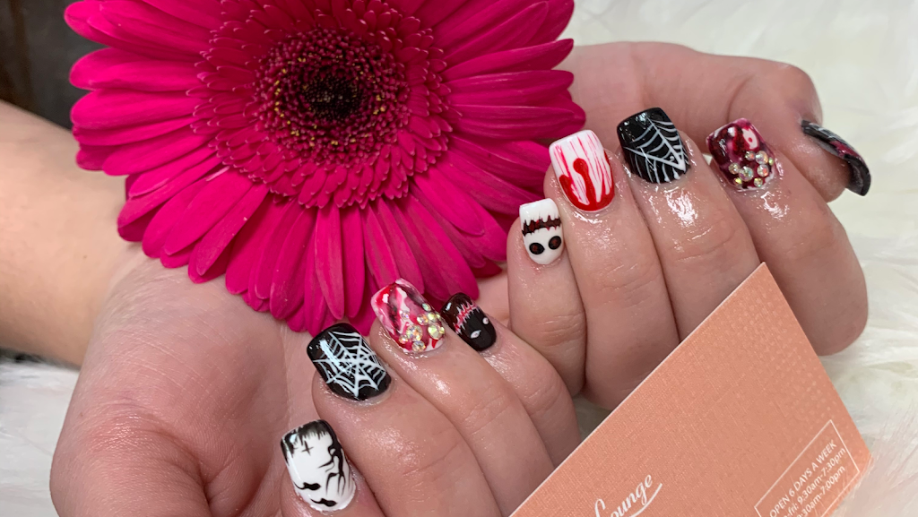 L'Amour Lounge Nails 46123