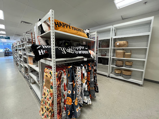 Home Goods Store «Tuesday Morning», reviews and photos, 2516 Cantrell Rd i, Little Rock, AR 72202, USA