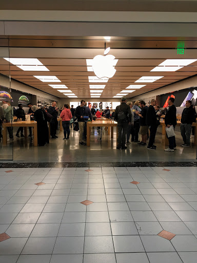 Computer Store «Apple Solomon Pond Mall», reviews and photos, 601 Donald Lynch Blvd, Marlborough, MA 01752, USA