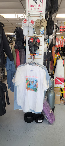 SCUBA Instructor «WOODS & WATER OUTDOOR SPORTS CENTER», reviews and photos, 124 Edwards Ave, Brandon, FL 33510, USA