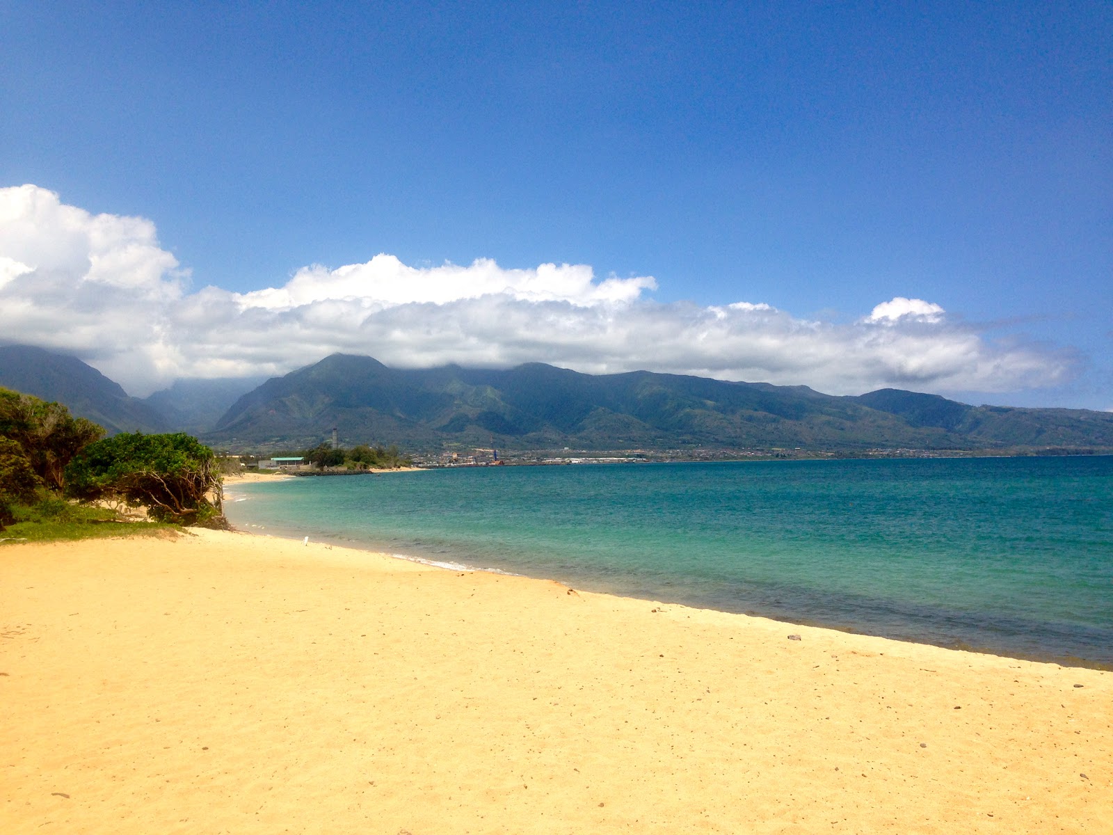 Kite Beach Maui的照片 带有明亮的沙子表面