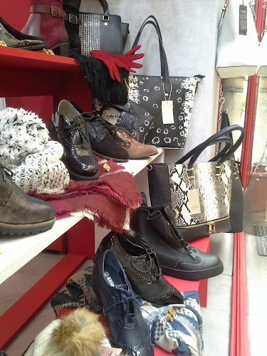 TENDANCE Chaussures Hommes / Femmes à Bagnols-sur-Cèze