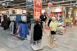 Marks and Spencer image