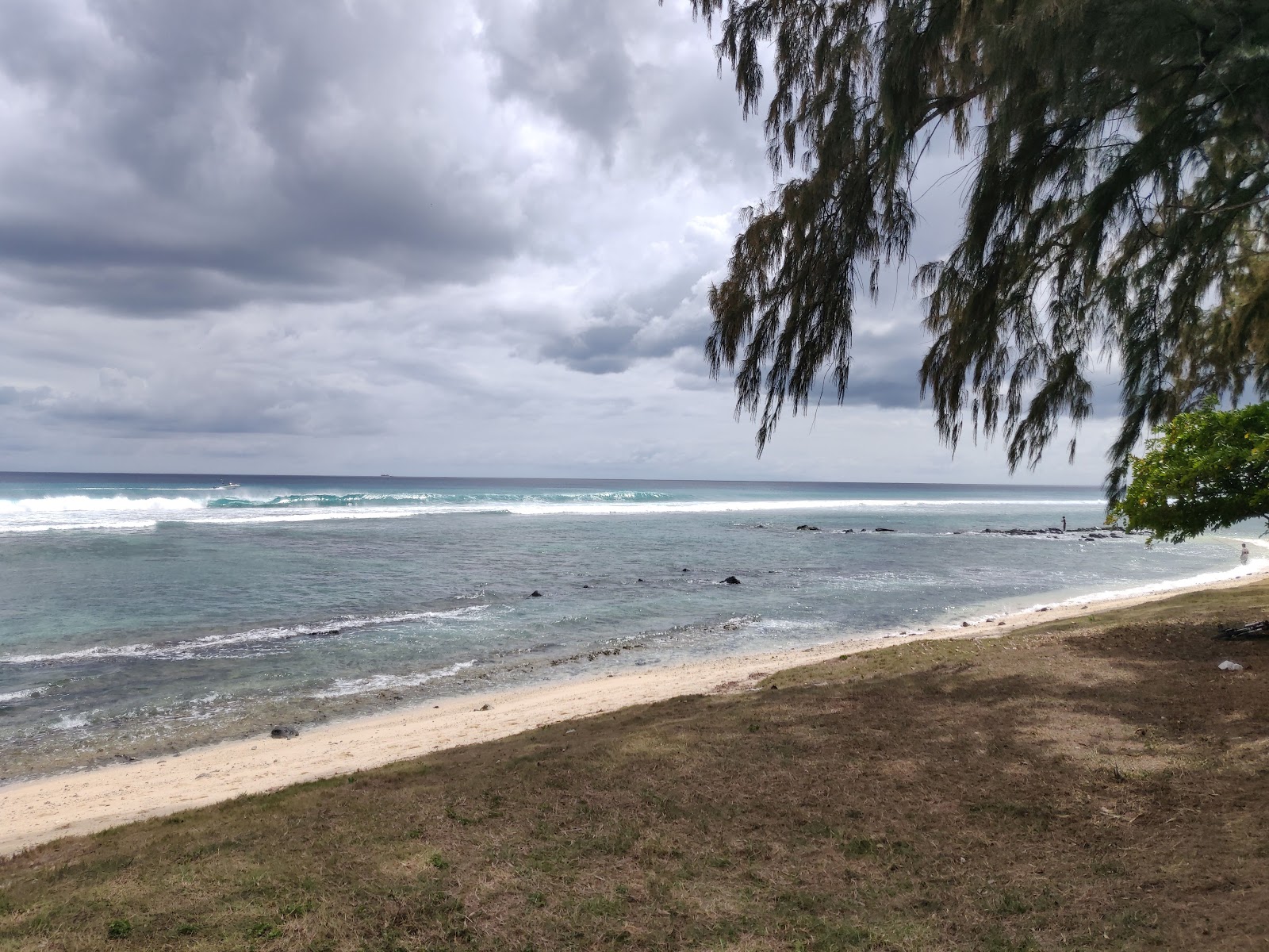 Foto von Pointe Aux Piments Beach II und die siedlung
