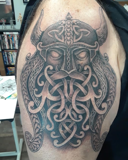 Explore tattoo ideas for hand, creative tattoo ideas in Hamburg, available at New Horizon Tattoo