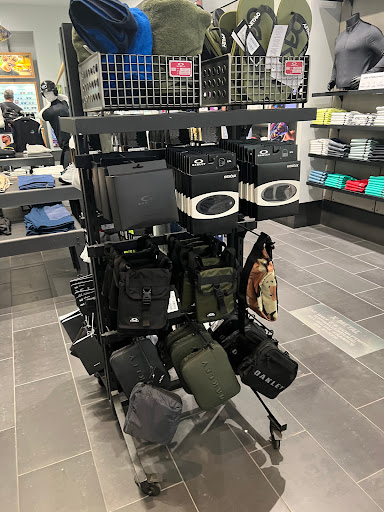 Sunglasses Store «Oakley Store», reviews and photos, 654 Spectrum Center Dr, Irvine, CA 92618, USA