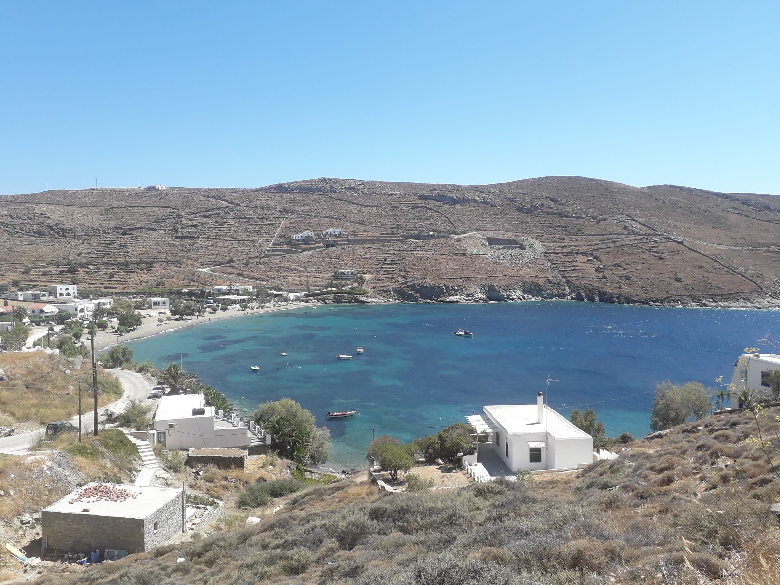 Photo of Paralia Ag. Dimitrios backed by cliffs