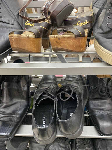 Thrift Store «Goodwill - Sherman Oaks», reviews and photos, 14760 Ventura Blvd, Sherman Oaks, CA 91403, USA