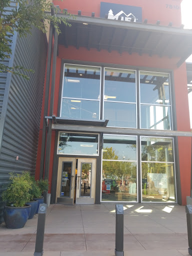 Camping Store «REI», reviews and photos, 7810 N Blackstone Ave, Fresno, CA 93720, USA
